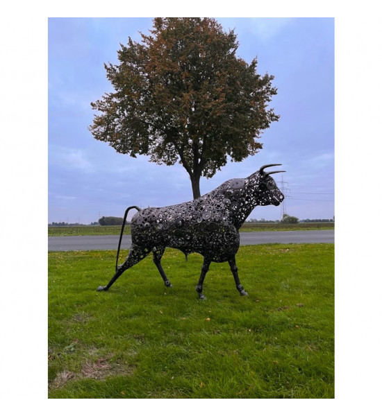 Metallkunst XXL Lebensgroßer XL Deko Stier - Torro - nach oben schauend Länge 290 cm - Höhe 180 cm Lebensgroßer Metall Stier - T