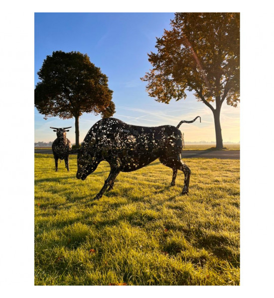 Metallkunst XXL Lebensgroßer XL Deko Stier - Torro - nach oben schauend Länge 290 cm - Höhe 180 cm Lebensgroßer Metall Stier - T