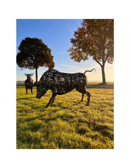 Metallkunst XXL Lebensgroßer XL Deko Stier - Torro - nach oben schauend Länge 290 cm - Höhe 180 cm Lebensgroßer Metall Stier - T