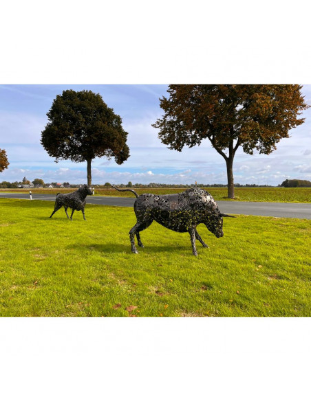Metallkunst XXL Lebensgroßer XL Deko Stier - Torro - nach oben schauend Länge 290 cm - Höhe 180 cm Lebensgroßer Metall Stier - T
