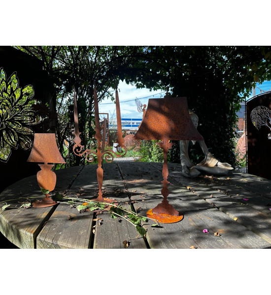 Lampen in Edelrost Lampe niedrig auf Standplatte - Höhe 35 cm - flach Stehtisch Lampe niedrig auf einer Standplatte für Deine De