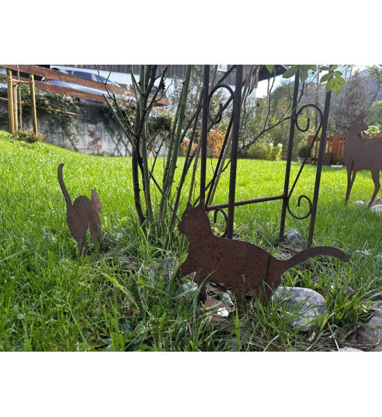 Deko Katzen und Mäuse Rost Katzenkind mit Buckel 
Niedliches Katzenbaby, das sich vor etwas erschreckt. du kannst dieses schön 