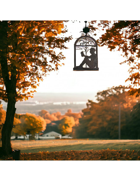 Lesender Mann im Fenster zum Hängen - 17cm hoch Die Deko-Idee einer hängenden Metallskulptur eines lesenden Manns im Fenst