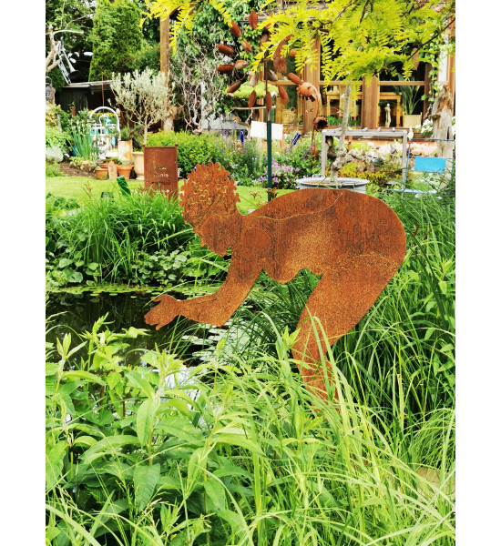 Gartenteich Berta Edelrost Badefigur 95 cm hoch auf Platte Die
