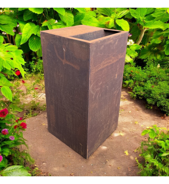 kreative Pflanzgefäße  Podest 80cm hoch zum Bepflanzen Säule 
Podest mit Aussparung ca 15cm
zum Bepflanzen im Deckel
Grundflä