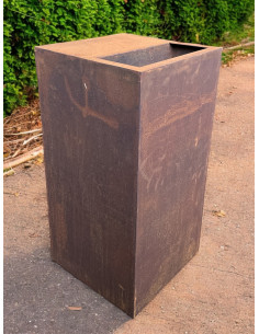 kreative Pflanzgefäße  Podest 80cm hoch zum Bepflanzen Säule Podest mit Aussparung ca 15cm
zum Bepflanzen im Deckel
Grundfläch 2