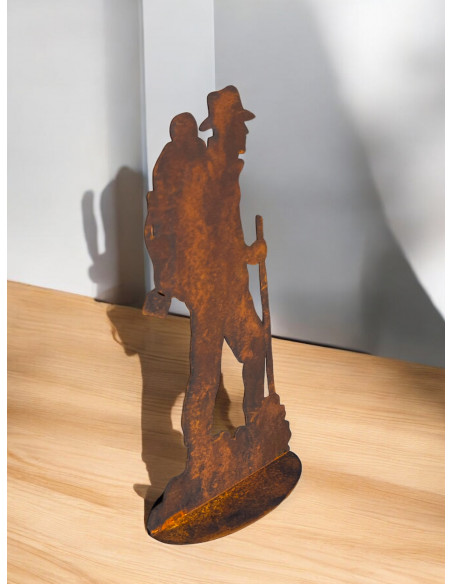 Start Wanderer „Jürgen“ auf Platte - Höhe 35,2 cm Die Figur „Wanderer „Jürgen““ auf Platte ist eine großartige Dekoration für al