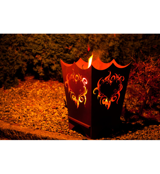 Feuerschalen Feuerkorb Flammenherz 60 CM hoch rechteckig 40 x 40m 
Höhe: 60 cm
Breite: 40 x 40 cm
eine eingebaute Schiebeplat