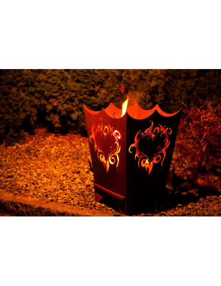 Feuerschalen Feuerkorb Flammenherz 60 CM hoch rechteckig 40 x 40m 
Höhe: 60 cm
Breite: 40 x 40 cm
eine eingebaute Schiebeplat