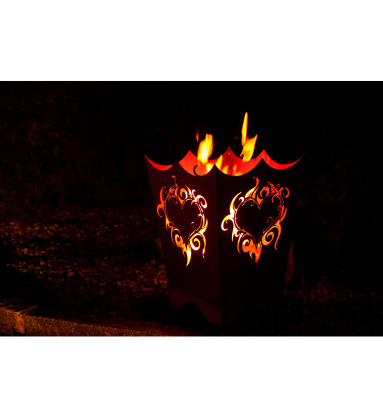 Feuerschalen Feuerkorb Flammenherz 60 CM hoch rechteckig 40 x 40m 
Höhe: 60 cm
Breite: 40 x 40 cm
eine eingebaute Schiebeplat