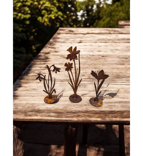 Frühlingsdeko Edelrost - Krokus auf Platte - Höhe 15 cm 
Höhe 15 cm