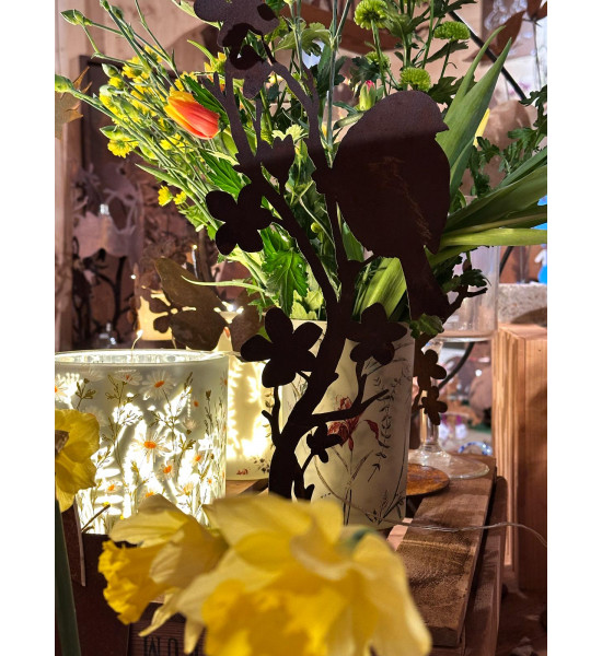 Vogel Deko Vogel auf Kirschblütenast auf Platte - Höhe 42 cm 
Höhe 42 cm
Breite 18 cm

Die Edelrost-Deko "Vogel auf Kirschbl