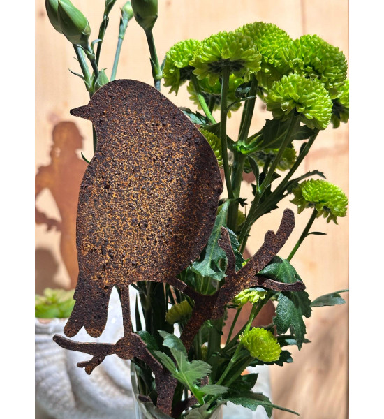 Winterdeko Deko Vögelchen auf Ast - nach hinten schauend- Höhe 24 cm zum Stecken 
Süßes deko Vögelchen mit kurzem Stecker ist i