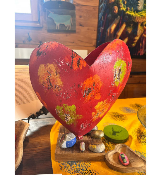 Start bunt bemaltes Metall Herz 3D - auf Holzsockel 
Höhe 35 cm
Das metallherz ist bunt bemalt
nicht wasserdicht
