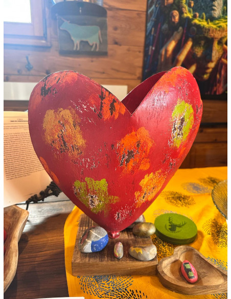 Start bunt bemaltes Metall Herz 3D - auf Holzsockel 
Höhe 35 cm
Das metallherz ist bunt bemalt
nicht wasserdicht
