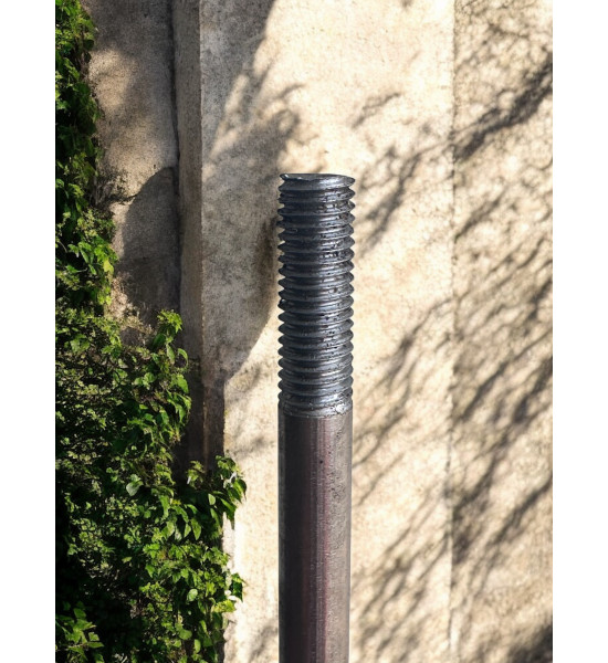 Eisenstangen 120 cm Eisenstange mit Gewinde oben für Glaskugeln - Doppelfuß 
oben Gewinde 8 mm
Doppelstecker unten
