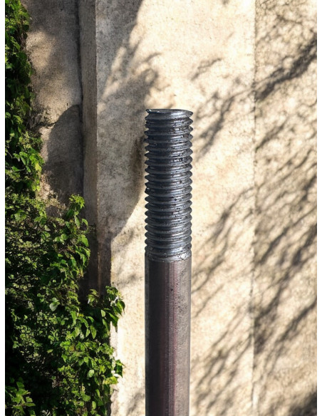 Eisenstangen 120 cm Eisenstange mit Gewinde oben für Glaskugeln - Doppelfuß 
oben Gewinde 8 mm
Doppelstecker unten
