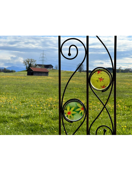 Rankhilfe Metall - Rankgitter und Rankgerüste Exklusives Rankgitter Trio mit 2 handgemachten Glasscheiben 
Die Glasscheibe wird