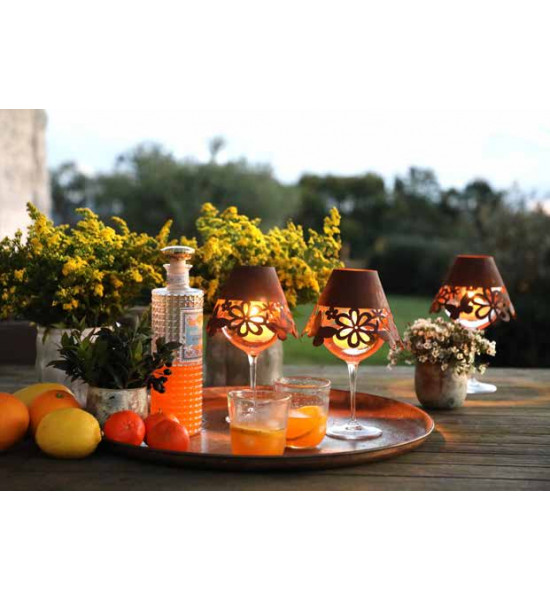 Weinglas Lampenschirm Weinglas Lampenschirm Hippie Blümchen und Schmetterlinge 
Zusammen mit Schwimmkerzen zauberst du einen fr