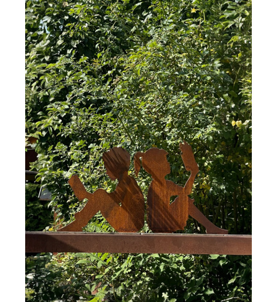 Figure Lesender Junge auf Platte - Höhe 41 cm 
Höhe 41 cm
Breite 41cm
auf Platte
3 mm Stahl