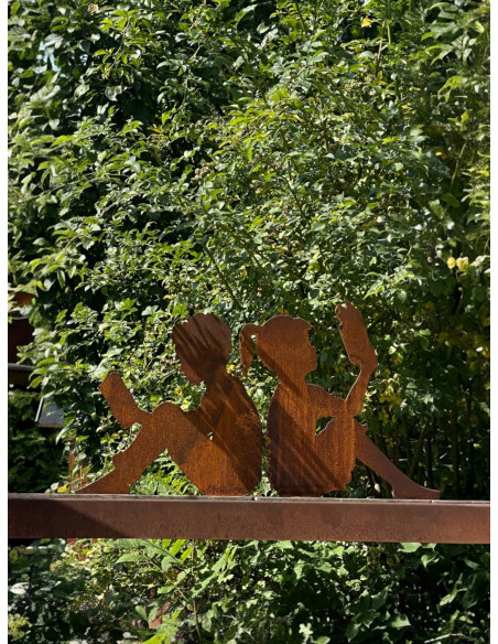 Figure Lesender Junge auf Platte - Höhe 41 cm 
Höhe 41 cm
Breite 41cm
auf Platte
3 mm Stahl