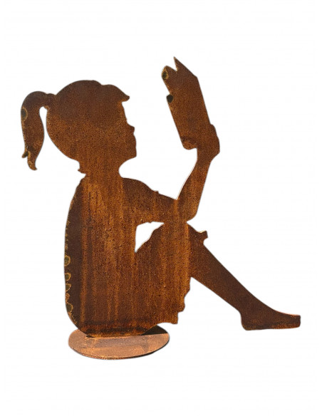Edelrost Figur - Lesendes Mädchen – 55 cm - auf Platte 
Höhe 60 cm
Breite 61 cm
3 mm Stahl
auf Platte

Diese Edelros