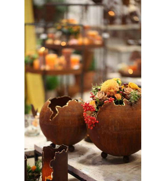 30 cm Kugeln Goldrisskugel Ø 30 CM auf 3 Kugeln 
Diese Kugel zum Bepflanzen setz mit edlen Goldakzenten einen weichen Kontrast 