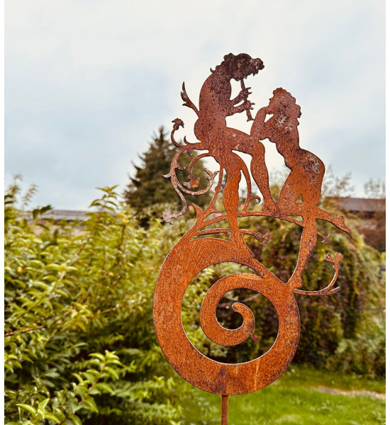 Gartenstecker Gartenstecker - verliebte Nymphen - Höhe 110 cm 
Höhe Motiv 40 cm
Gesamthöhe 110 cm
