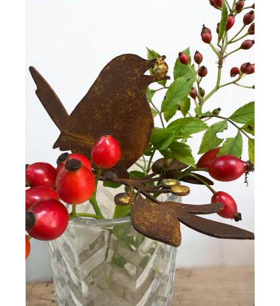 Winterdeko Vogel - Beerendieb - mit Goldenbeeren für Vasen - Höhe 7 cm 
Diese süße Beerendieb sucht sich seinen Wintervorat und