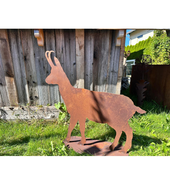 schönes Gams Gebirge - Deko Gemse Metall Gams gehend auf Platte - Höhe 83 cm 