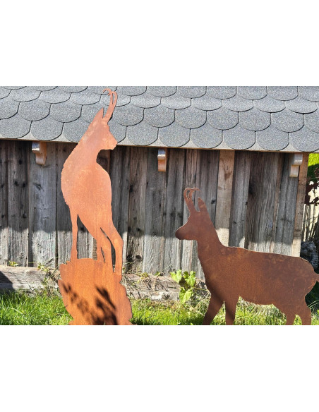 schönes Gams Gebirge - Deko Gemse Metall Gams gehend auf Platte - Höhe 83 cm 