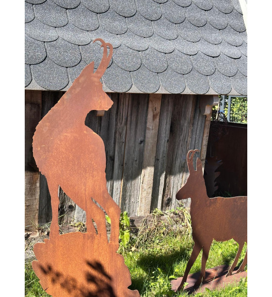 schönes Gams Gebirge - Deko Gemse Metall Gams gehend auf Platte - Höhe 83 cm 