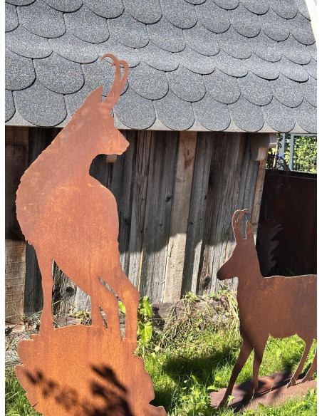 schönes Gams Gebirge - Deko Gemse Metall Gams gehend auf Platte - Höhe 83 cm 