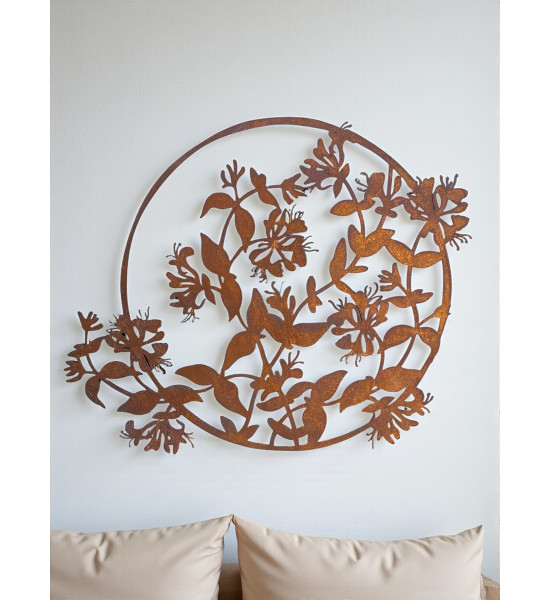 Start filigranes Geißblatt Wandbild aus Metall - Ring Ø 40 cm zum Hängen 
Ring 40 cm Ø 
Geißblatt

Höhe 42 cm
Breite 47 cm
