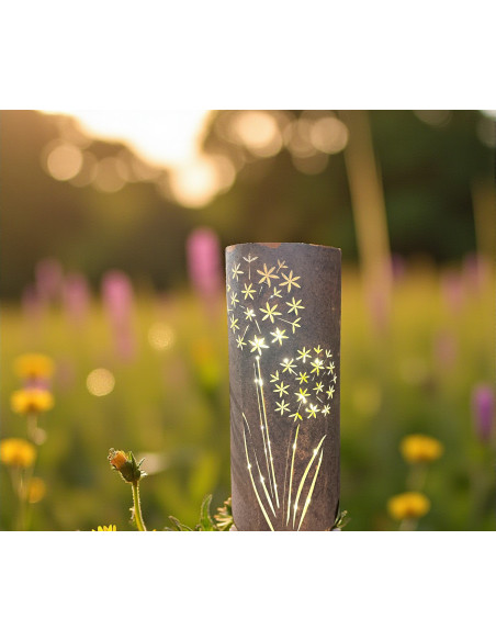 Dekolicht Edelrost Windlicht Allium mit Boden - 43 cm hoch - Ø 18 cm 
Ein schönes und massives Edelrost Windlicht zu Stellen da