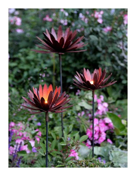 sonstige Blumen Chrysantheme Ø 40 cm mit Hülse 
Chrysantheme zum Aufbiegen
Ø aufgebogen bis 40 cm
mit einer Hülse für 8 mm Ei