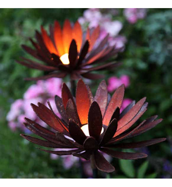 sonstige Blumen Chrysantheme Ø 50 cm mit Hülse 
Chrysantheme zum Aufbiegen
Ø aufgebogen bis 50 cm
mit einer Hülse für 8 mm Ei