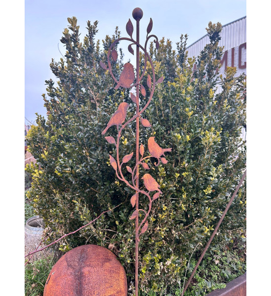 Vogel Deko Gartenstecker filigrane Ranken mit 4 x Vogel und Kugel oben - 120 cm hoch 
die 4 Vögelchen sitzen entspannt auf den 