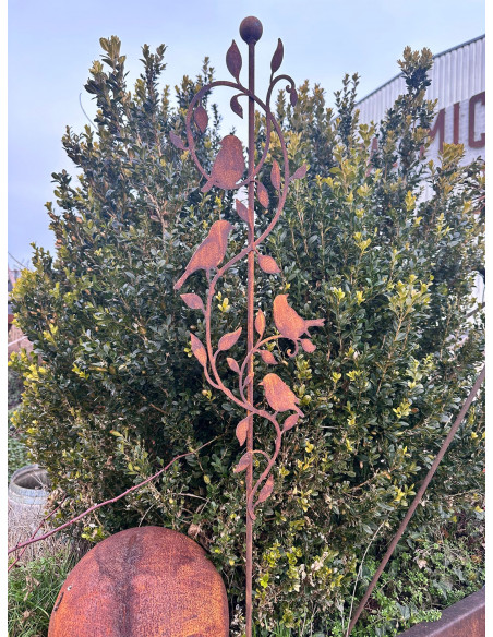 Vogel Deko Gartenstecker filigrane Ranken mit 4 x Vogel und Kugel oben - 120 cm hoch 
die 4 Vögelchen sitzen entspannt auf den 