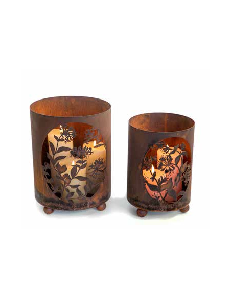 Windlichte und Kerzenhalter für Weihnachten Windlicht - mit ovalem Geißblattausschnitt - Groß - auf 3 Kugeln - Höhe 29 cm 
Höhe