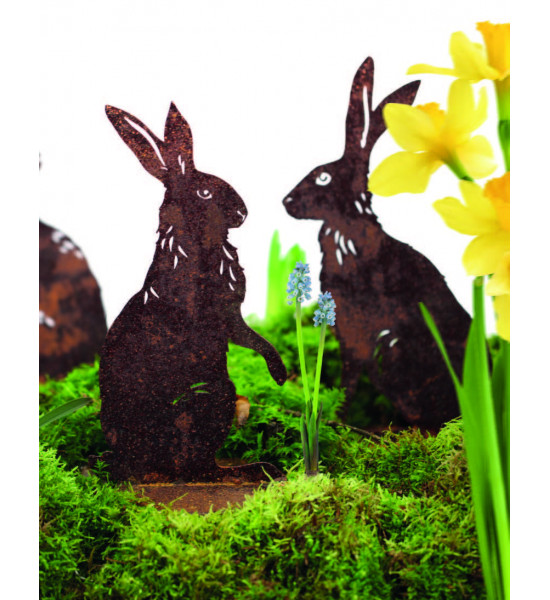 Hasen sitzender Feldhase XL mit Ausschnitten - 48 cm hoch - Edelrost Osterhase 
Höhe 48 cm
Breite 27 cm
mit einer Standplatte