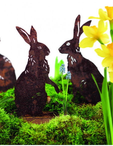 Hasen sitzender Feldhase XL mit Ausschnitten - 48 cm hoch - Edelrost Osterhase 
Höhe 48 cm
Breite 27 cm
mit einer Standplatte