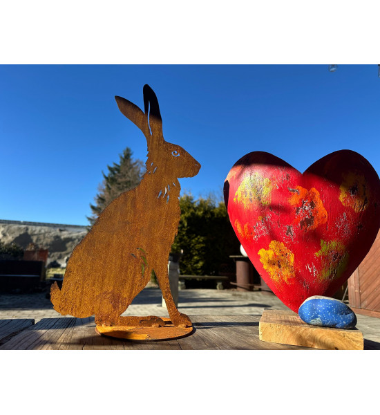 Hasen sitzender Feldhase XL mit Ausschnitten - 48 cm hoch - Edelrost Osterhase 
Höhe 48 cm
Breite 27 cm
mit einer Standplatte