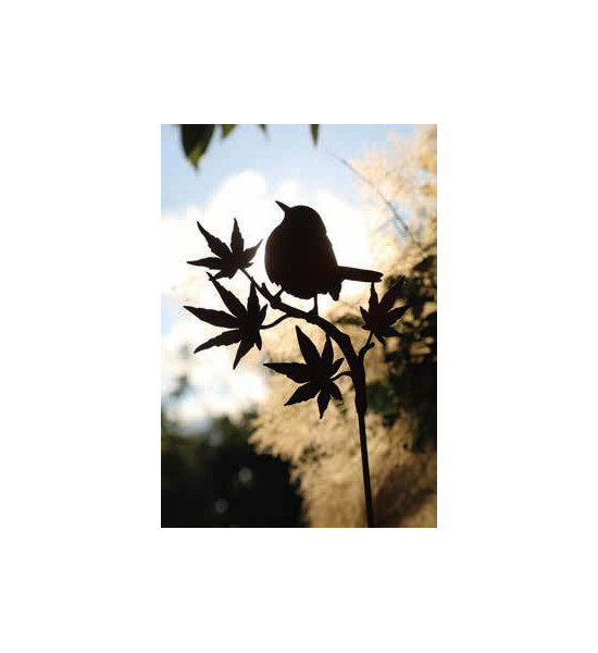 Herbstblätter Zaunkönig Vögelchen auf japanischem Ahorn Gartenstecker 
Höhe 15cm
Breite 21,7cm
Stab 30 cm
