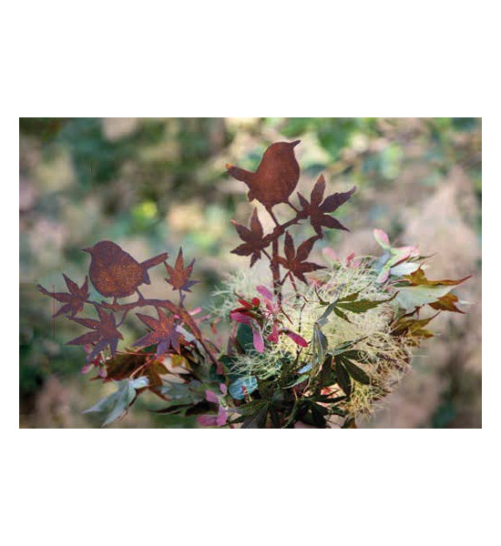 Herbstblätter Zaunkönig Vögelchen auf japanischem Ahorn Gartenstecker 
Höhe 15cm
Breite 21,7cm
Stab 30 cm
