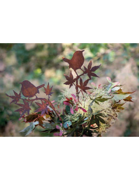 Herbstblätter Zaunkönig Vögelchen auf japanischem Ahorn Gartenstecker 
Höhe 15cm
Breite 21,7cm
Stab 30 cm
