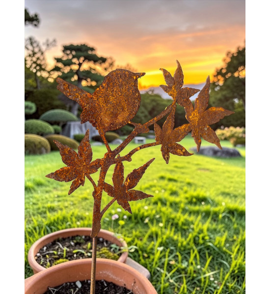 Herbstblätter Zaunkönig Vögelchen auf japanischem Ahorn Gartenstecker 
Höhe 15cm
Breite 21,7cm
Stab 30 cm
