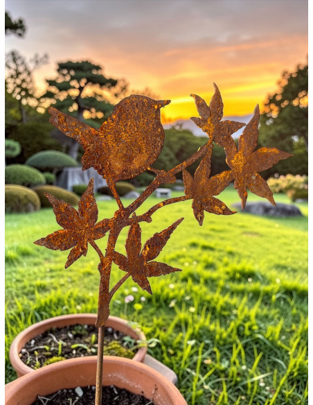 Herbstblätter Zaunkönig Vögelchen auf japanischem Ahorn Gartenstecker 
Höhe 15cm
Breite 21,7cm
Stab 30 cm
