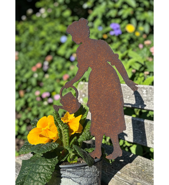 Start Gärtnerin Beate mit Gießkanne Direktstecker - Höhe 28 cm 
Höhe 28 cm
zzgl. Spieß 15 cm
