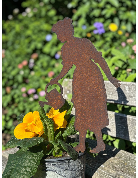 Start Gärtnerin Beate mit Gießkanne Direktstecker - Höhe 28 cm 
Höhe 28 cm
zzgl. Spieß 15 cm
